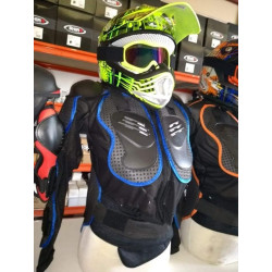 EQUIPO INFANTIL CON CASCO